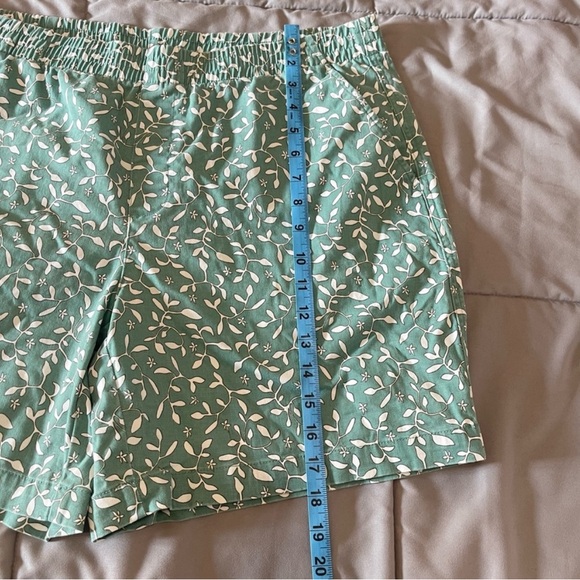 Lands End Sports Tea Green Floral Leaf Pull On Mid Rise Shorts Women’s Sz 16 - Picture 5 of 5